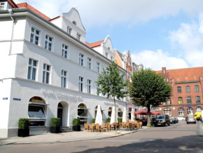 Отель Hotel Schweriner Hof  Штральзунд
